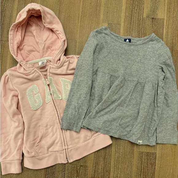 2 Gap 5T Girls Tops Sweatshirt Hoodie T-shirt - Picture 1 of 2